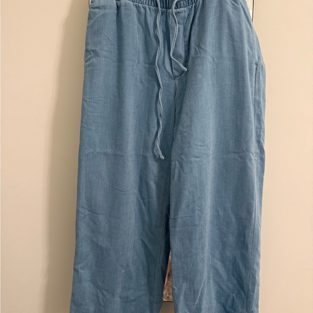 American Eagle Outfitters Women's Wide Leg Pants in Light Blue Denim